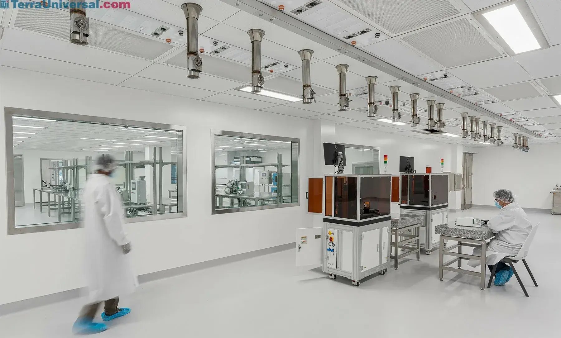 Microport-HQ-Irvine-cleanroom-with-flush-mount-windows-inside-view-r1-3